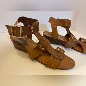 Steve Madden, tan, heel, sandals, size 10.